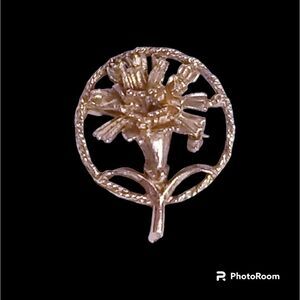 Vintage gold flower brooch
